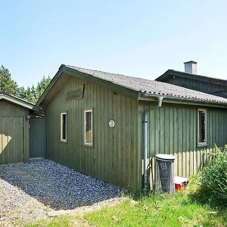Holiday Home Halvrebene *